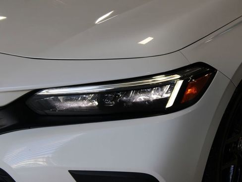 Used 2022 Honda Civic Sport image 2