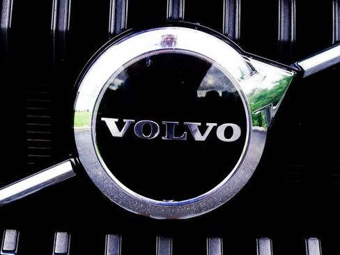 Used 2022 Volvo XC60 B5 Momentum w/ Advanced Package image 38