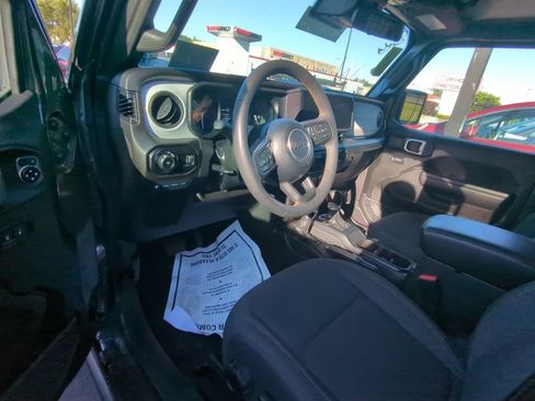 Used 2024 Jeep Wrangler Unlimited AWD/4WD image 7