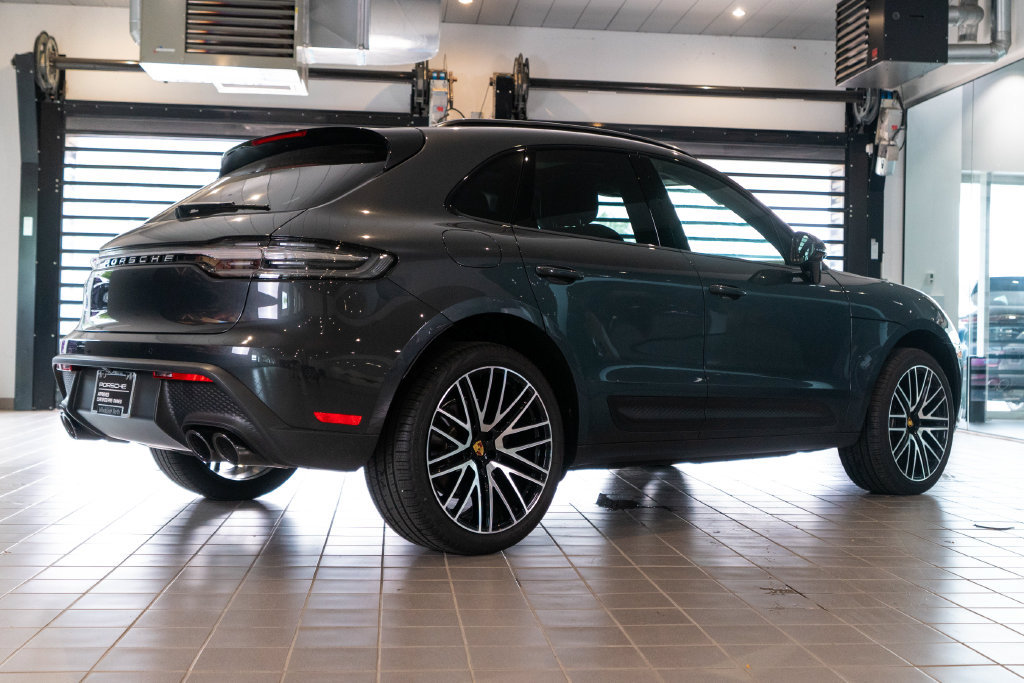 Certified 2026 Porsche Macan AWD/4WD image 9
