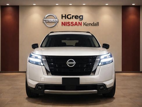 Certified 2024 Nissan Pathfinder SL FWD image 5