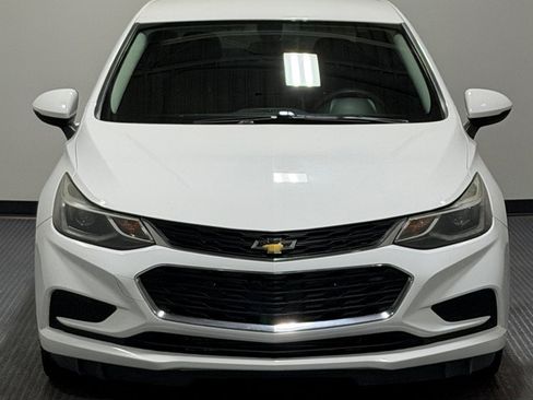 Used 2017 Chevrolet Cruze LT w/ Convenience Package FWD image 3