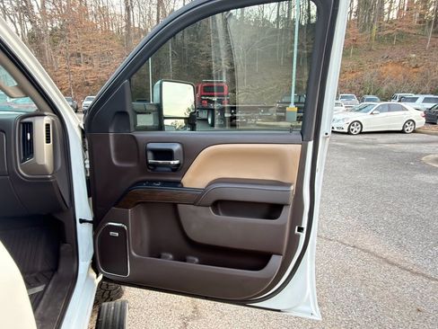 Used 2017 GMC Sierra 1500 Denali w/ Denali Ultimate Package image 18