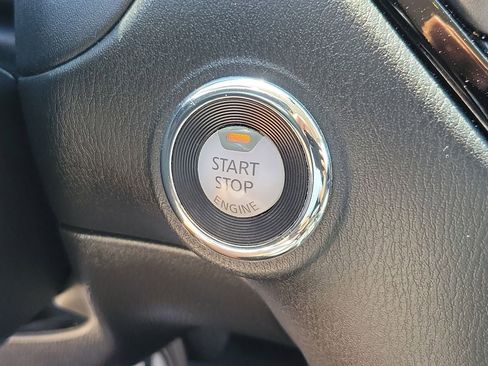 Used 2019 Nissan Pathfinder SV image 29