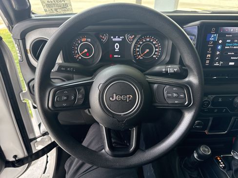 Used 2024 Jeep Wrangler Unlimited Sport AWD/4WD image 17
