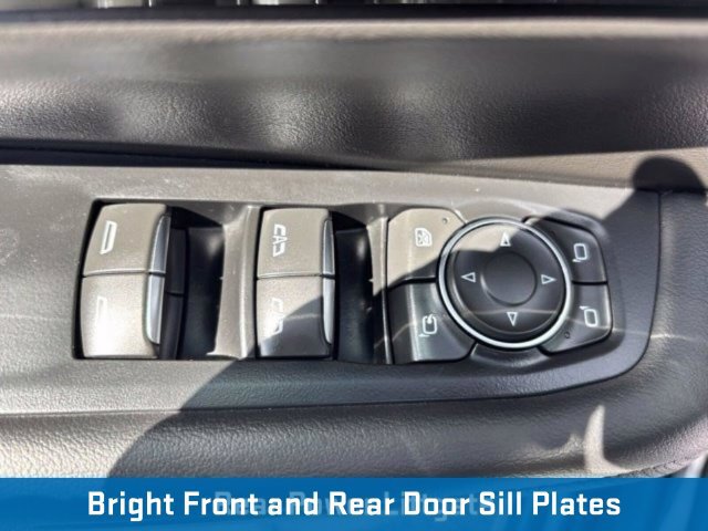 Used 2025 Chevrolet Suburban Premier AWD/4WD image 17