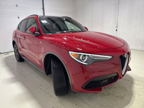 Used 2022 Alfa Romeo Stelvio Ti image 3