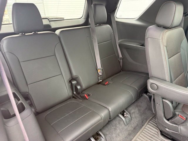 Used 2023 Chevrolet Traverse High Country FWD image 17