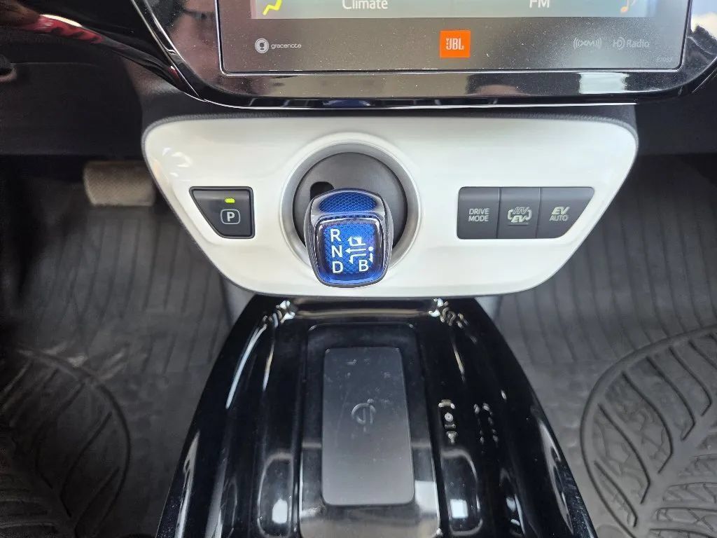 Used 2017 Toyota Prius Prime Advanced FWD image 35