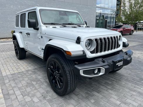 Used 2025 Jeep Wrangler Unlimited Sahara w/ Safety Group AWD/4WD image 5