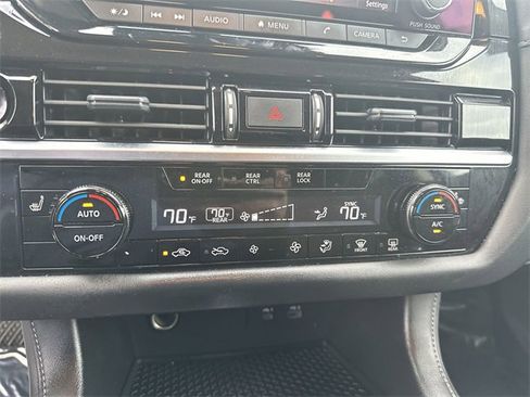 Used 2025 Nissan Pathfinder SV image 17