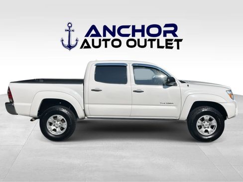 Used 2015 Toyota Tacoma PreRunner w/ SR5 Package image 9
