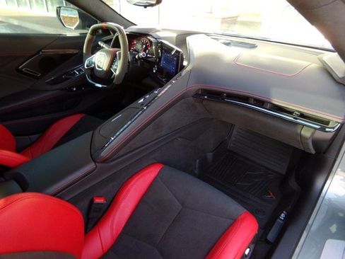 Used 2024 Chevrolet Corvette Z06 RWD image 30
