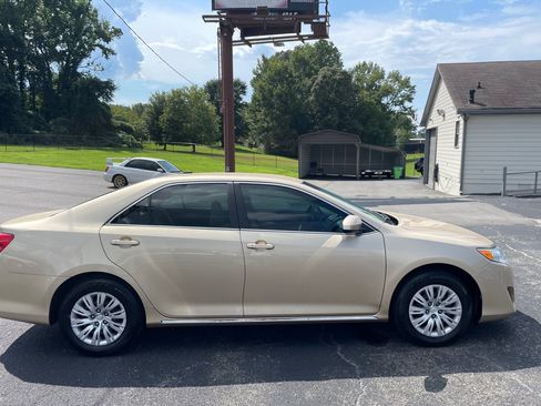 Used 2012 Toyota Camry LE FWD image 7
