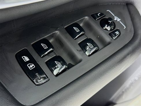 Certified 2025 Volvo XC90 B6 Plus w/ Protection Package Premier image 18