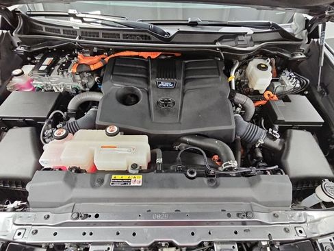 Used 2023 Toyota Tundra Platinum w/ Advanced Package AWD/4WD image 45