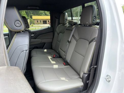 Used 2024 Chevrolet Colorado ZR2 w/ ZR2 Convenience Package III AWD/4WD image 18