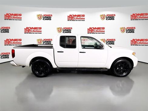 Certified 2020 Nissan Frontier SV w/ Midnight Edition Floor Mats image 19