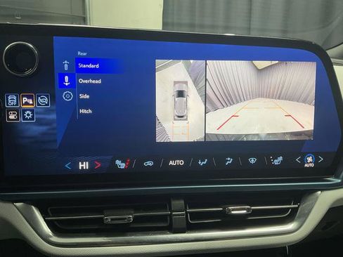 Used 2024 Chevrolet Equinox EV LT image 23