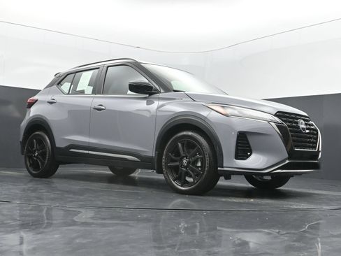 Used 2024 Nissan Kicks SR w/ SR Premium Package FWD image 41