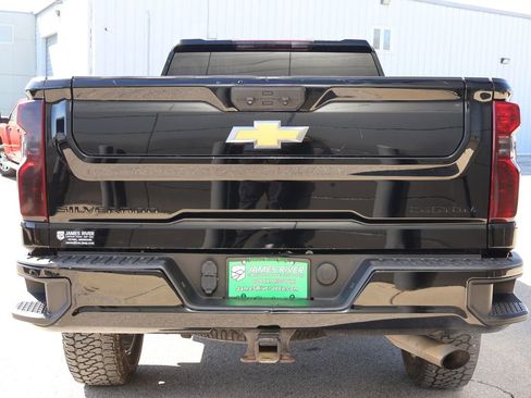 Used 2022 Chevrolet Silverado 2500 Custom w/ Custom Value Package image 4