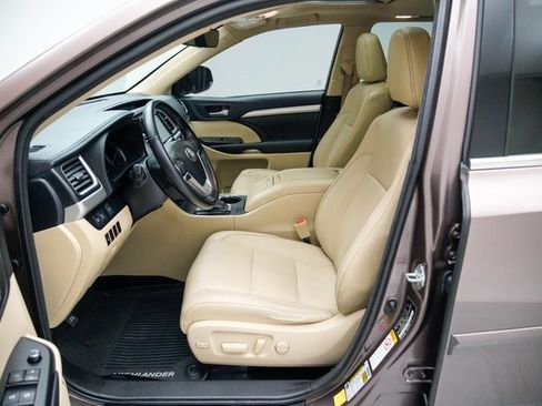 Used 2018 Toyota Highlander XLE image 15