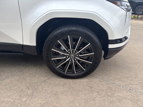 Used 2025 Lexus GX 550 w/ Accessory Package (2T) AWD/4WD image 8