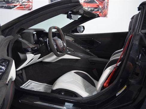 Used 2023 Chevrolet Corvette Stingray Premium Conv w/ Z51 Performance Package image 14