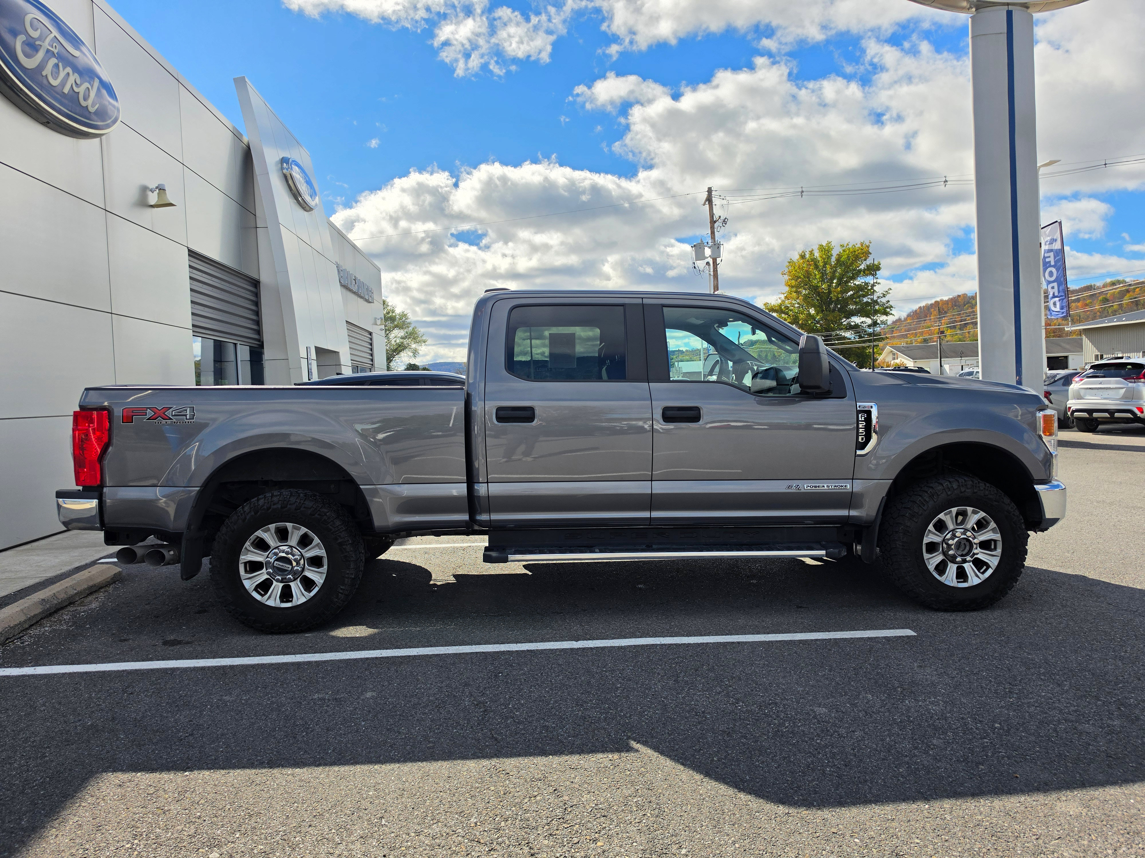 Used 2021 Ford F250 XL w/ STX Appearance Package AWD/4WD image 2