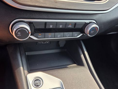Used 2025 Nissan Altima 2.5 SV FWD image 21