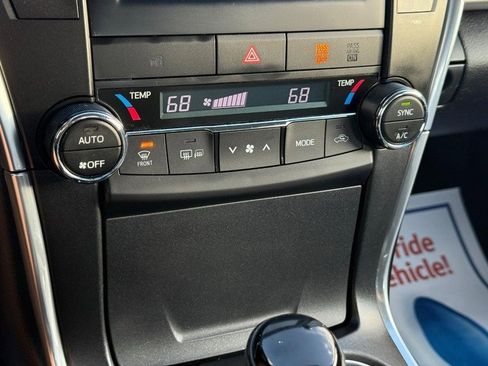 Used 2015 Toyota Camry SE image 19