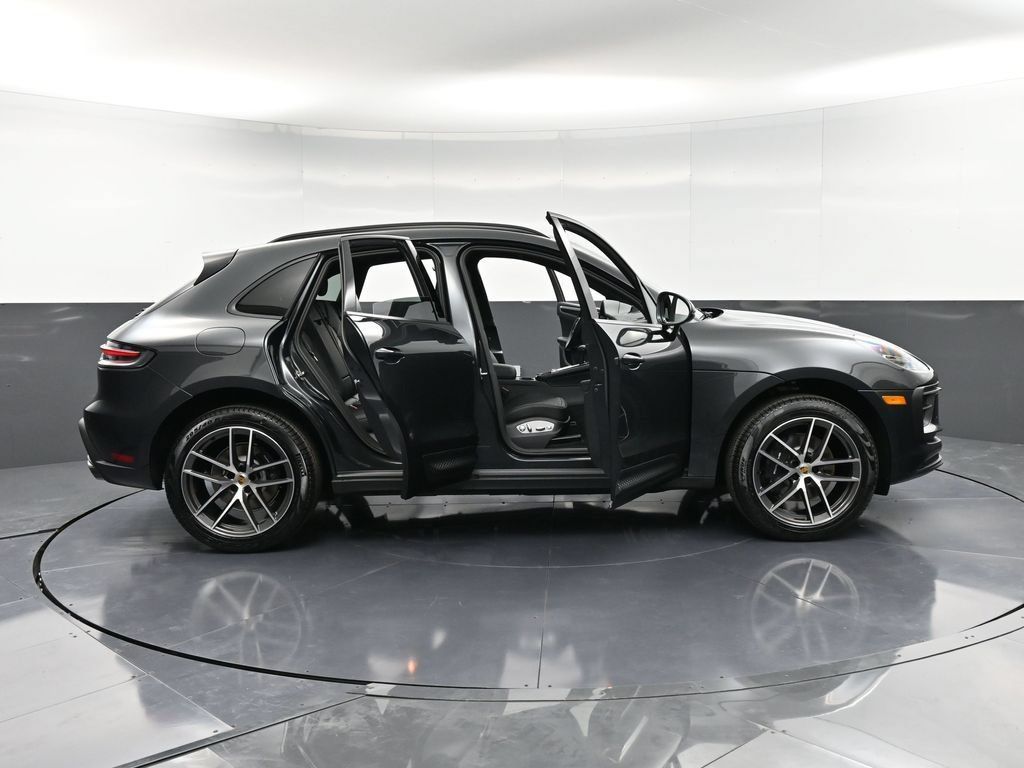 Certified 2026 Porsche Macan AWD/4WD image 36