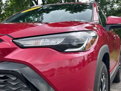 Used 2023 Toyota Corolla Cross AWD Hybrid w/ Moonroof Package image 6