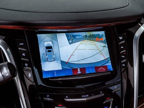 Used 2019 Cadillac Escalade Luxury AWD/4WD image 23