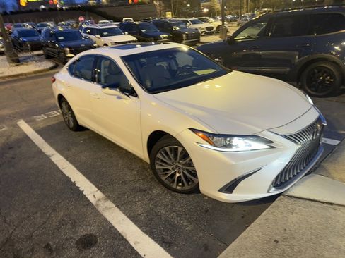 Used 2021 Lexus ES 250 w/ Premium Package image 3