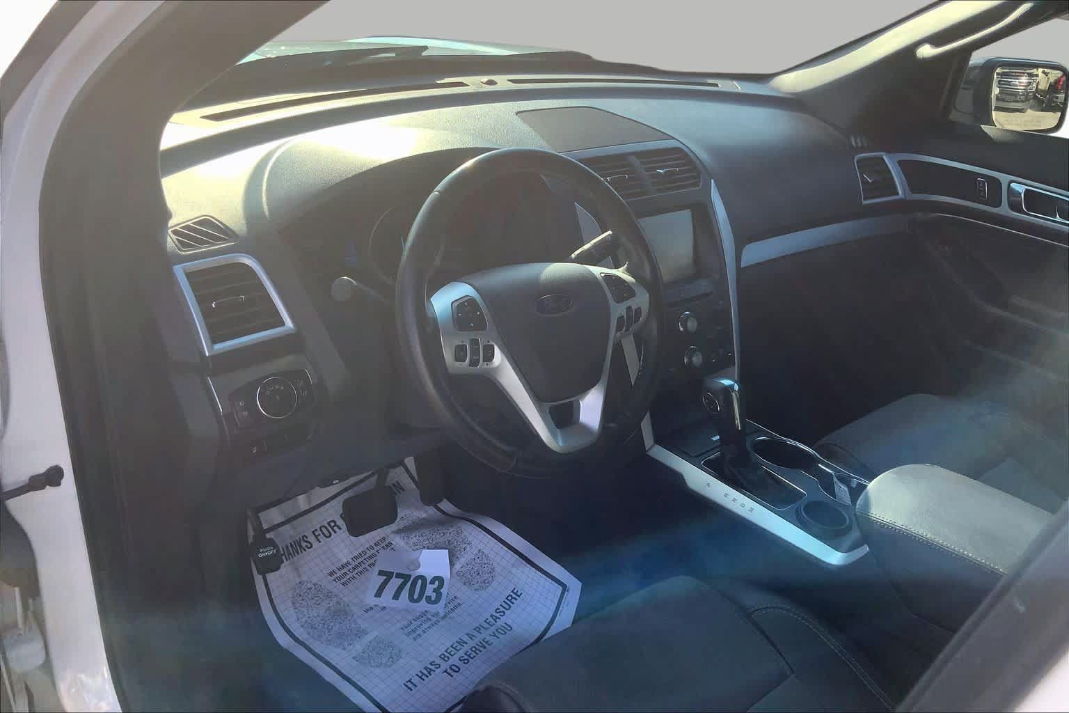 Used 2015 Ford Explorer XLT w/ Equipment Group 202A FWD image 18