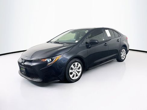 Used 2022 Toyota Corolla LE image 3
