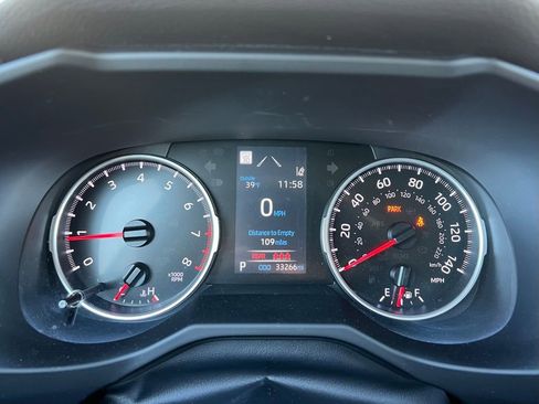 Used 2022 Toyota RAV4 LE image 12