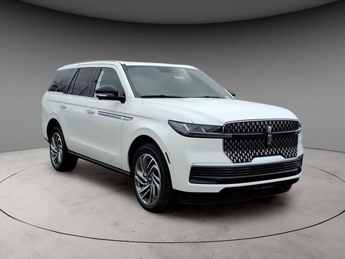 New 2025 Lincoln Navigator Reserve AWD/4WD image 14