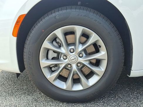New 2025 Chrysler Pacifica Select AWD/4WD image 19