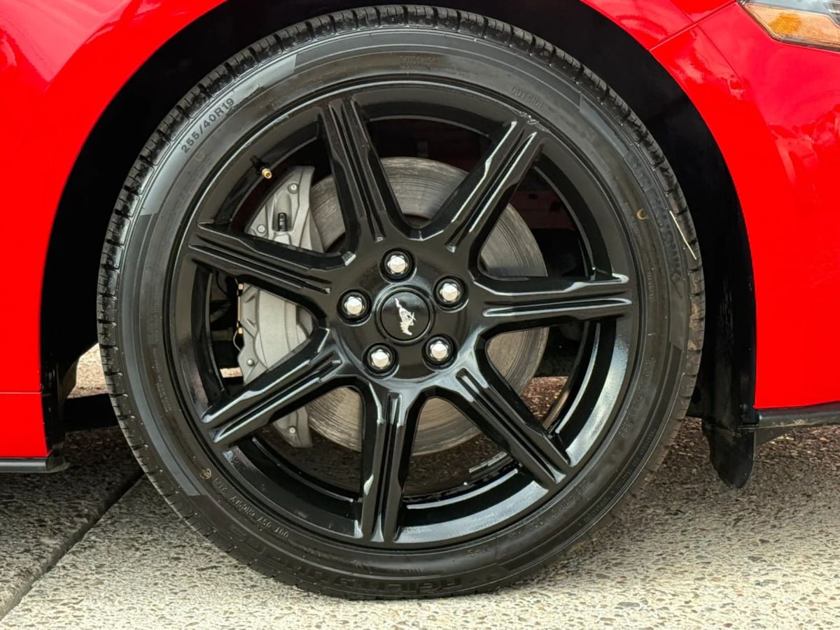 Used 2018 Ford Mustang GT w/ Black Accent Pkg RWD image 25