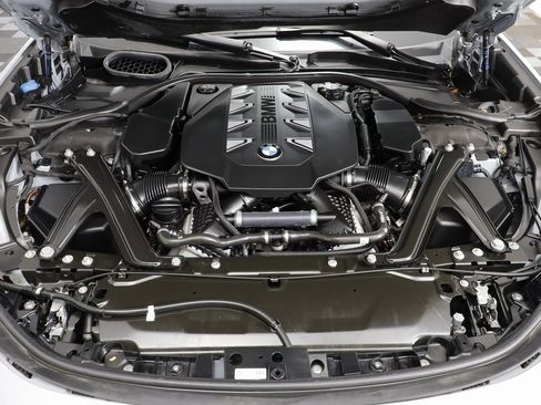 Used 2024 BMW 760i xDrive w/ Premium Package 2 image 25