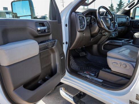 Used 2021 Chevrolet Silverado 2500 LTZ w/ LTZ Premium Package image 28