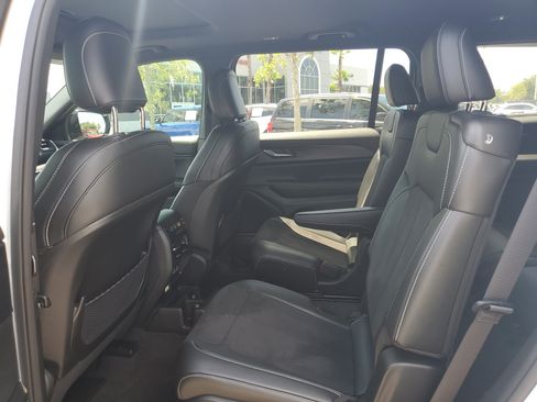 Used 2024 Jeep Grand Cherokee L Altitude RWD image 13