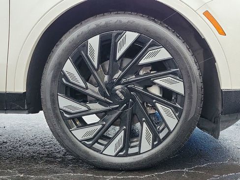 Certified 2024 Lincoln Nautilus Reserve w/ Equipment Group 202A image 9