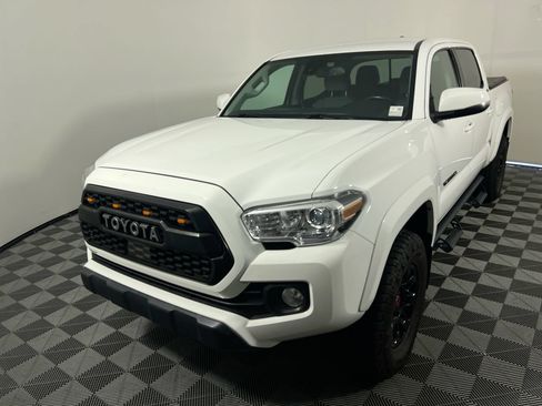 Used 2023 Toyota Tacoma SR5 AWD/4WD image 7