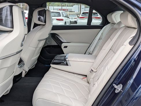 New 2026 BMW 750e xDrive 750e xDrive image 30