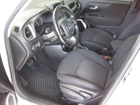 Used 2017 Jeep Renegade Latitude w/ Cold Weather Group AWD/4WD image 12