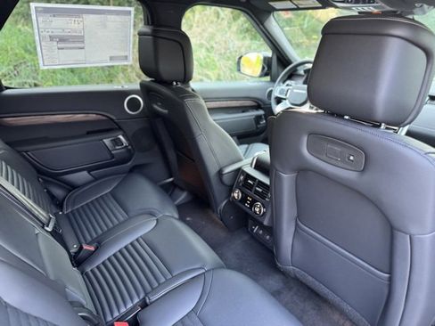 New 2026 Land Rover Discovery Dynamic SE image 19