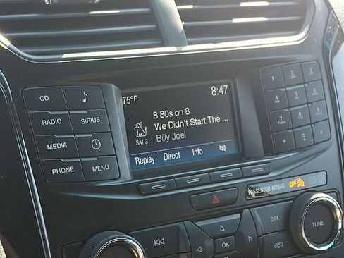 Used 2017 Ford Explorer XLT AWD/4WD image 3